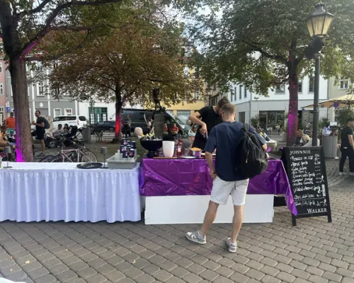 Außenbereich mit Esstival-Barstand
